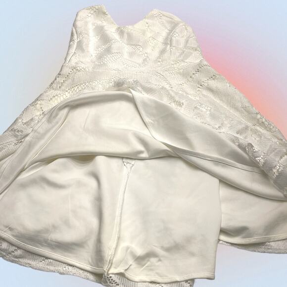 TWO SISTERS Women’s 12 White Lace Dress - Picture 3 of 5